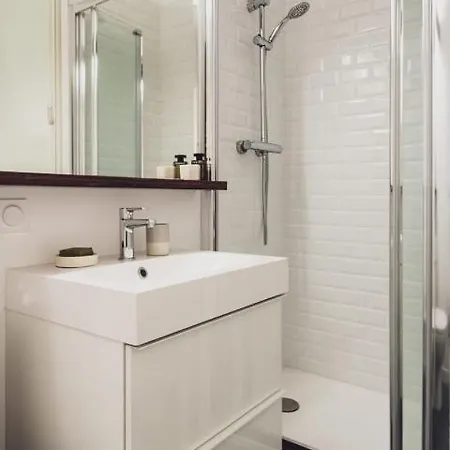 Hostnfly - Beautiful Authentic Apt With Superb View Appartamento Parigi
